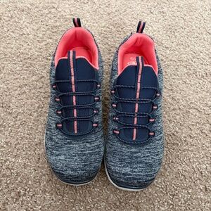 Women's 6.5 Pink/Blue Slip-On Athletic Shoes